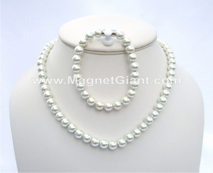 pearl necklace